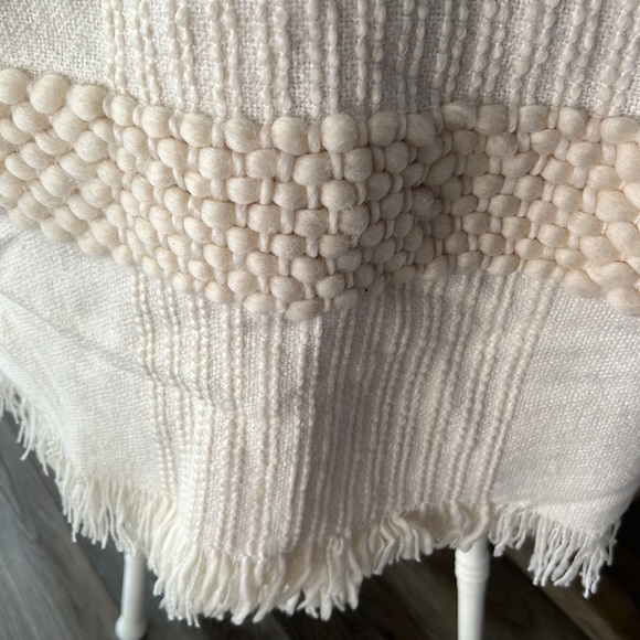 NWOT Throw blanket - Picture 2 of 5